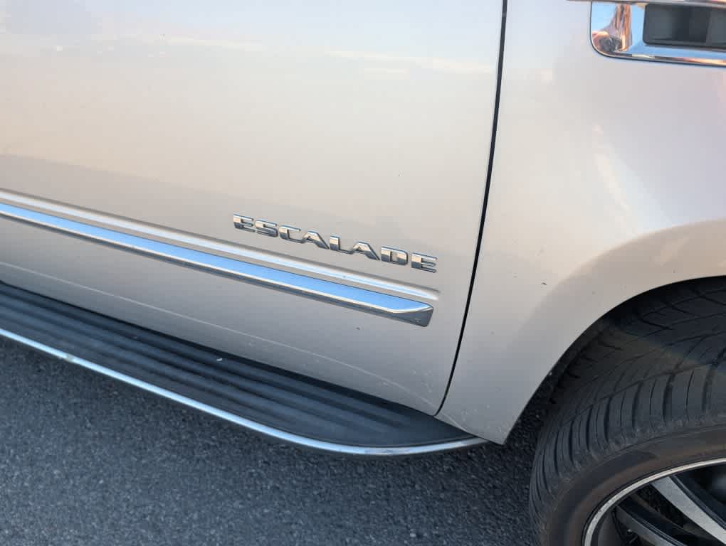Used 2014 Cadillac Escalade Luxury AWD/4WD image 10