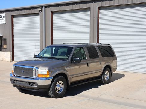 Used 2000 Ford Excursion XLT image 11