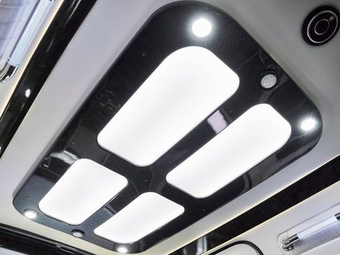 Used 2019 Mercedes-Benz Sprinter 144 image 99