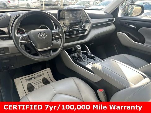 Used 2022 Toyota Highlander XLE image 16