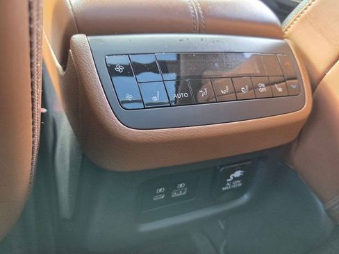 Used 2023 Nissan Pathfinder Platinum w/ Cargo Package FWD image 17