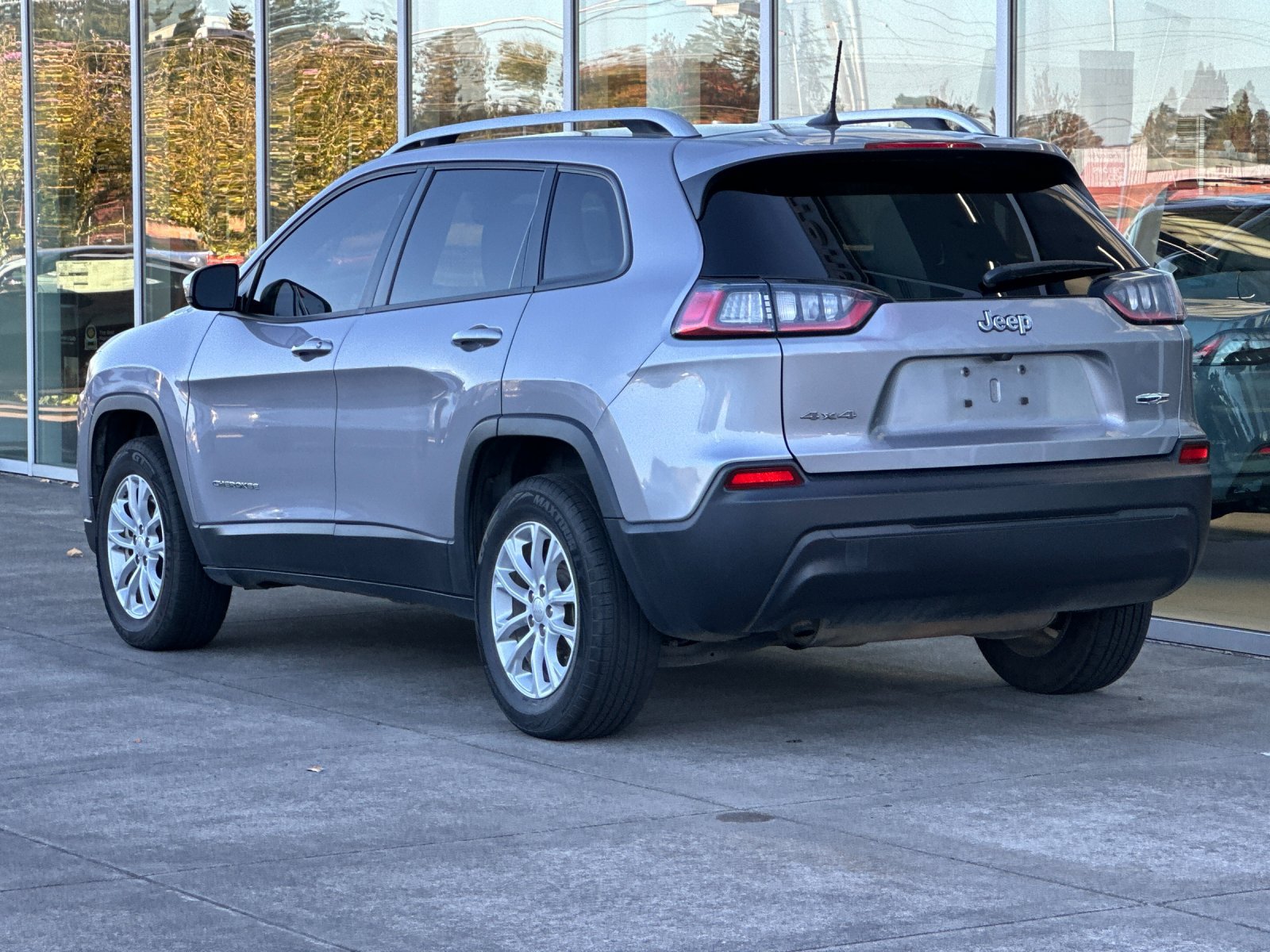 Used 2021 Jeep Cherokee Latitude AWD/4WD image 6