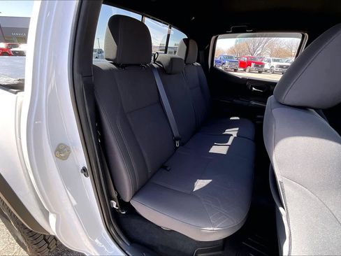 Used 2019 Toyota Tacoma TRD Off-Road image 19