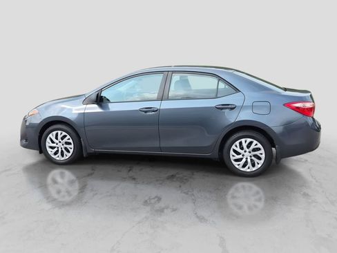 Used 2017 Toyota Corolla LE FWD image 5