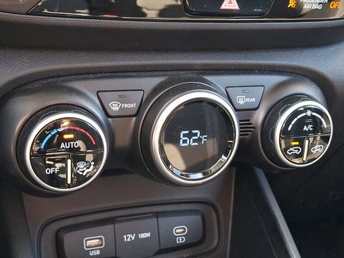 Used 2023 Hyundai Venue SEL image 16