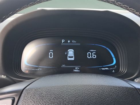 Used 2025 Hyundai Venue SEL FWD image 13
