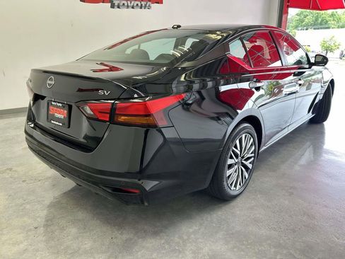 Used 2024 Nissan Altima 2.5 SV FWD image 3