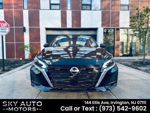 Used 2024 Nissan Altima 2.5 SV w/ SV Premium Package image 2