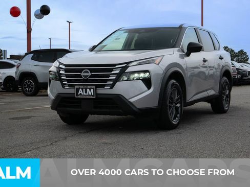 Used 2024 Nissan Rogue S image 3