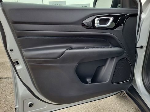 New 2026 Jeep Compass Latitude image 17