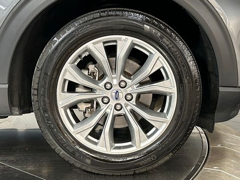 Used 2023 Ford Explorer XLT w/ Equipment Group 202A AWD/4WD image 14