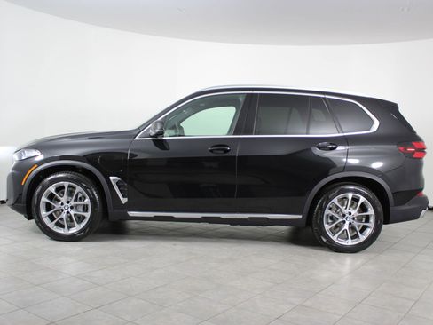 New 2026 BMW X5 xDrive50e image 2