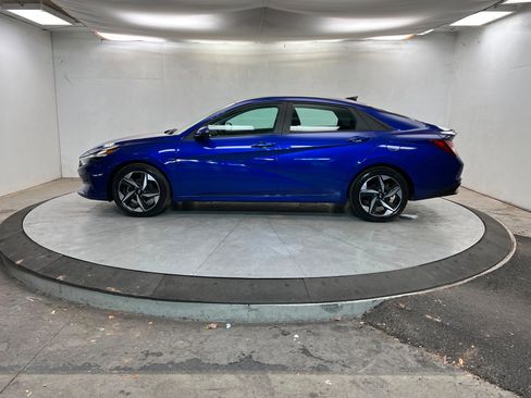 Used 2023 Hyundai Elantra SEL w/ Convenience Package image 2