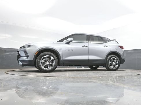 Used 2025 Chevrolet Blazer LT FWD image 32