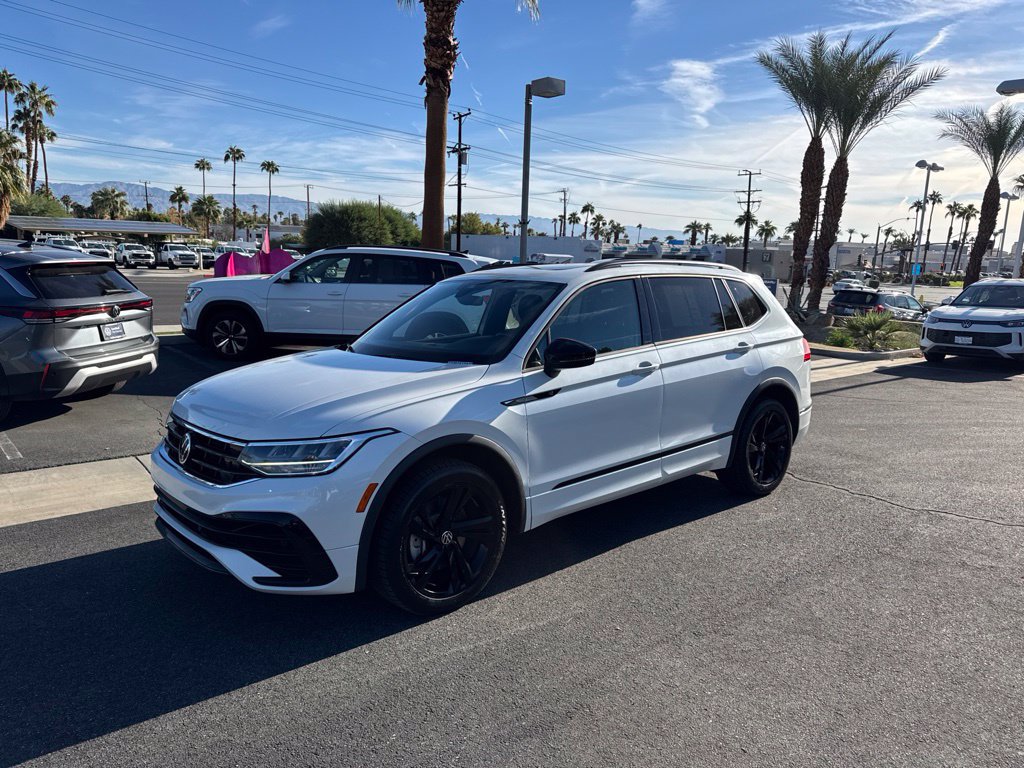 Certified 2024 Volkswagen Tiguan SE R-Line FWD image 5