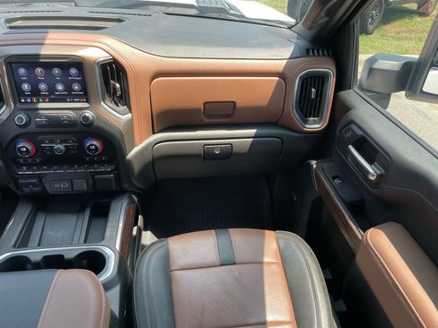 Used 2023 Chevrolet Silverado 2500 High Country w/ Z71 Off-Road Package AWD/4WD image 8