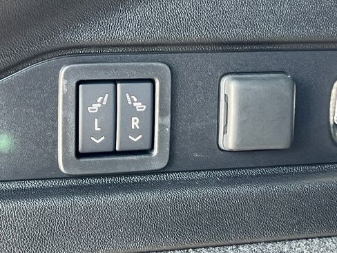 New 2026 Cadillac Lyriq V AWD/4WD image 39