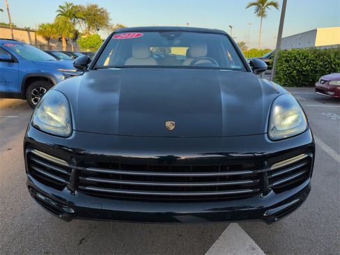 Used 2021 Porsche Cayenne w/ Premium Package image 3