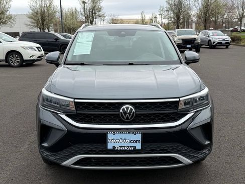 Used 2024 Volkswagen Taos SE image 3