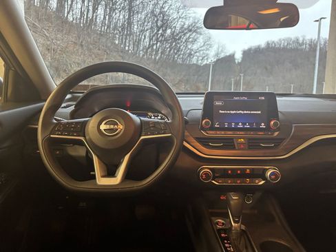 Used 2025 Nissan Altima 2.5 SV image 34