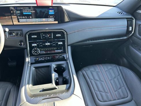 Used 2025 Nissan Armada PRO-4X image 15