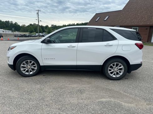 Used 2020 Chevrolet Equinox LS w/ LS Convenience Package AWD/4WD image 2