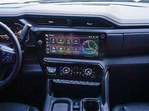 Used 2025 GMC Sierra 2500 AT4 w/ AT4 Premium Plus Package image 14