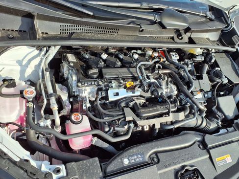Used 2025 Toyota Prius XLE FWD image 36
