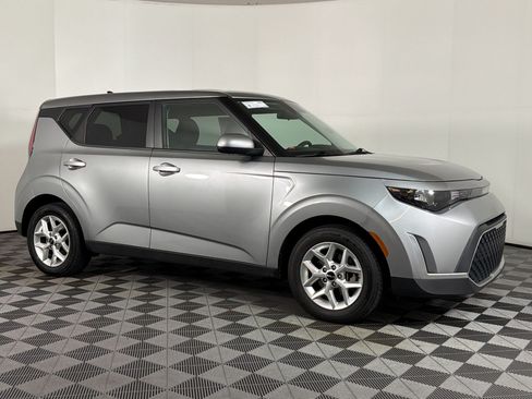 Used 2024 Kia Soul LX w/ Option Group 015 FWD image 6