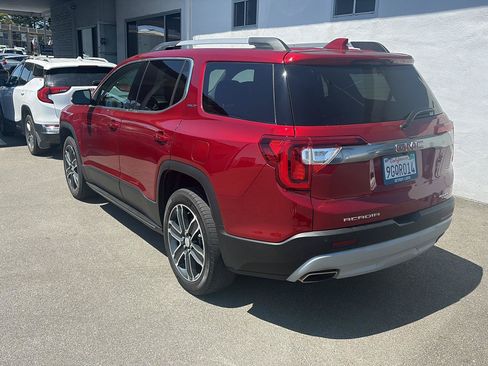 Used 2023 GMC Acadia SLT w/ Technology Package AWD/4WD image 4