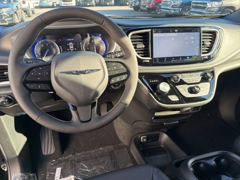 New 2026 Chrysler Pacifica Select w/ S Appearance Package FWD image 10
