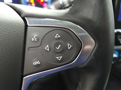 Used 2023 Chevrolet Traverse LT w/ Rear Camera Mirror Package image 19