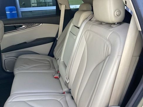 Used 2017 Lincoln MKX Select w/ Select Plus Package AWD/4WD image 15