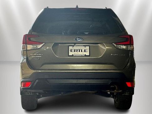 Used 2022 Subaru Forester Premium image 6
