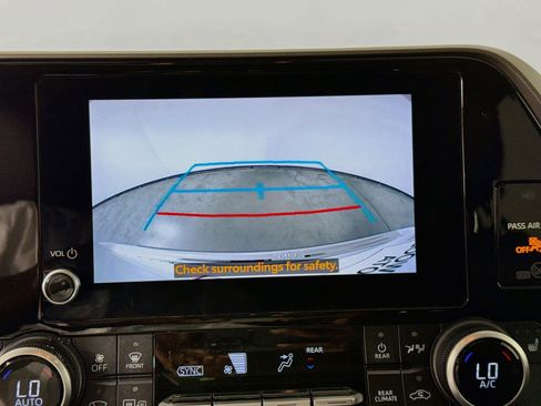 Used 2023 Toyota Highlander XLE AWD/4WD image 13