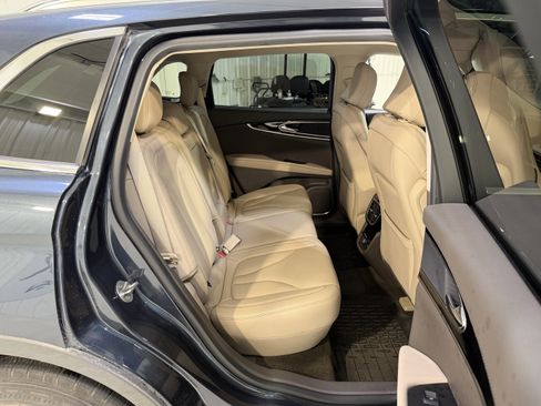 Used 2023 Lincoln Nautilus AWD w/ Premium Package image 12