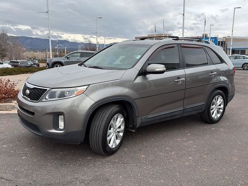 Used 2014 Kia Sorento EX image 3