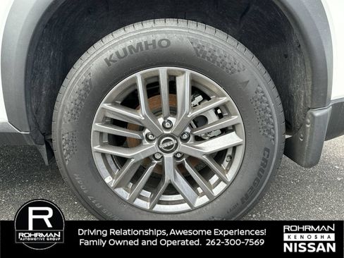 Used 2025 Nissan Rogue S AWD/4WD image 5