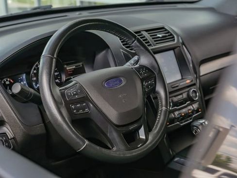 Used 2018 Ford Explorer XLT w/ Equipment Group 202A image 16