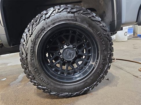 Used 2024 GMC Sierra 2500 AT4X image 36