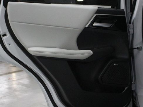 New 2025 Mitsubishi Outlander SE image 26