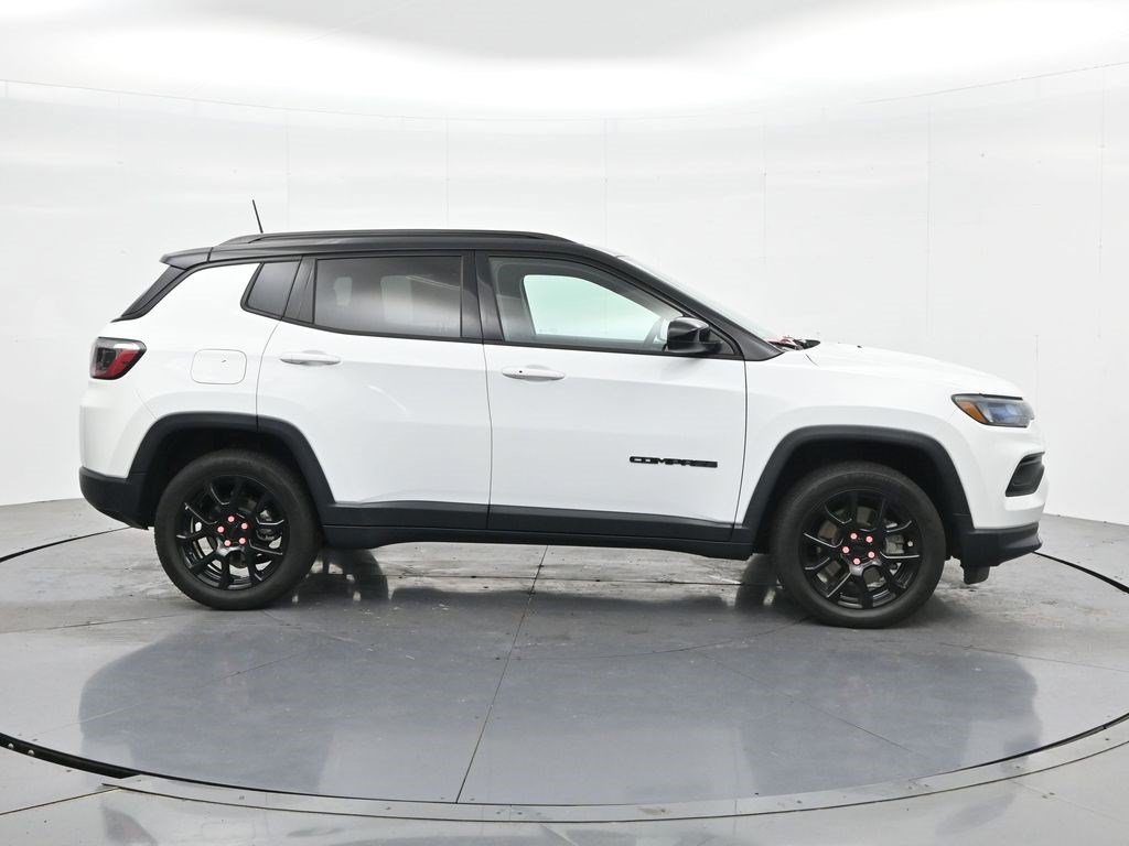 Used 2023 Jeep Compass Latitude AWD/4WD image 4