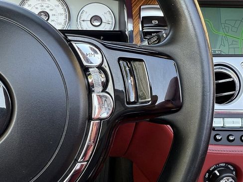 Used 2016 Rolls-Royce Dawn image 19