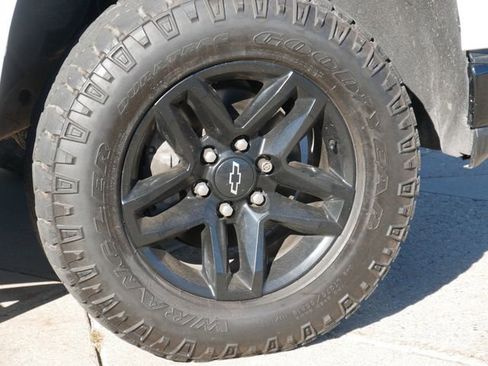 Used 2021 Chevrolet Silverado 1500 LT Trail Boss w/ Bed Protection Package image 9