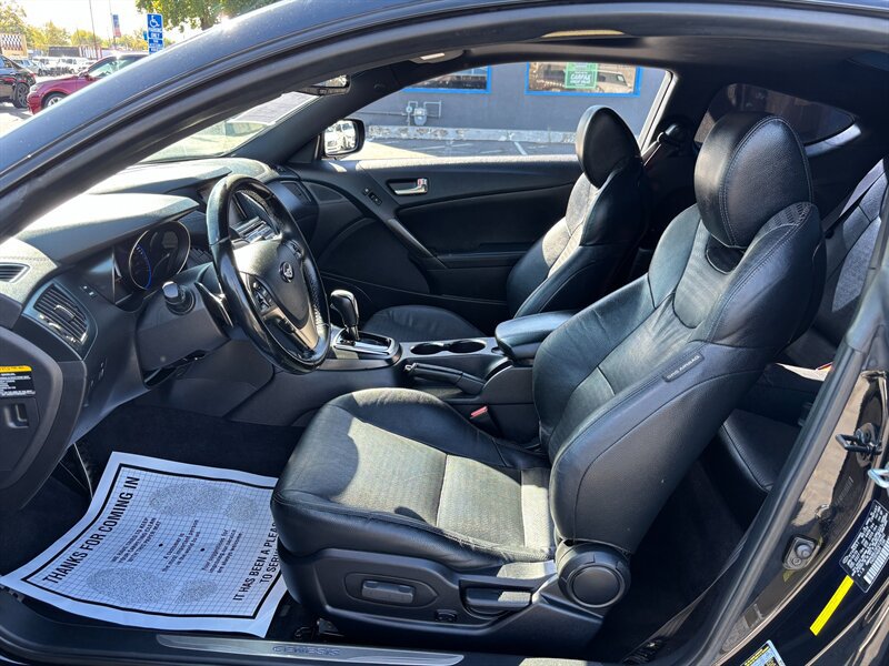 Used 2015 Hyundai Genesis 3.8 RWD image 7