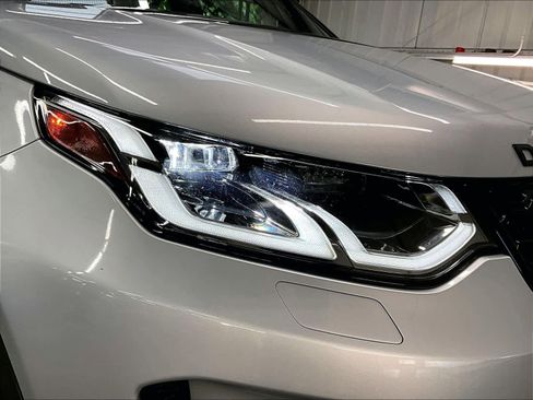 Used 2023 Land Rover Discovery Sport SE image 31