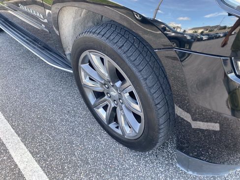 Used 2018 Chevrolet Suburban Premier AWD/4WD image 7