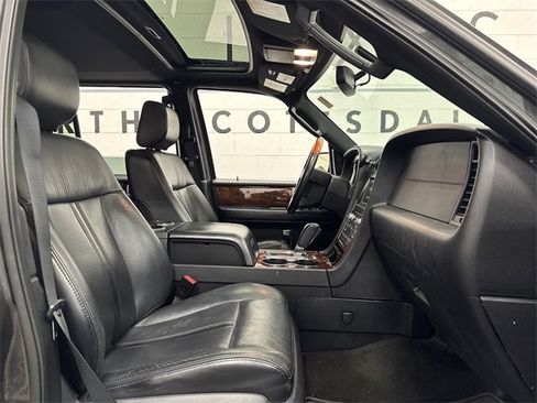 Used 2015 Lincoln Navigator 4WD image 7