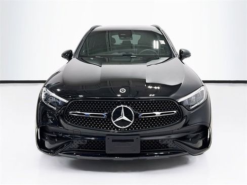 Used 2025 Mercedes-Benz GLC 300 4MATIC image 2