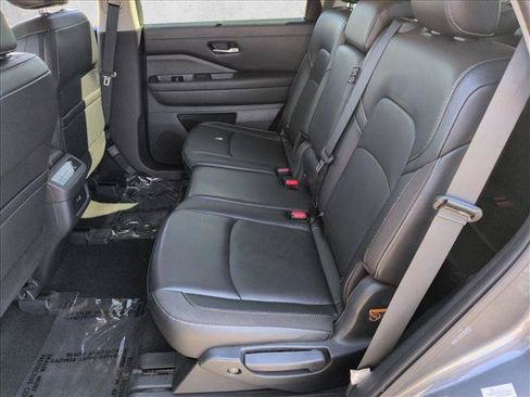 Used 2025 Nissan Pathfinder SL FWD image 24
